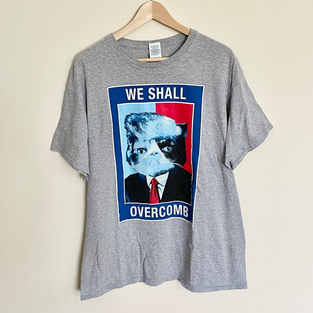 Donald Trump Cat “We Shall Overcomb” Funny Parody Graphic T Shirt Adult size XL